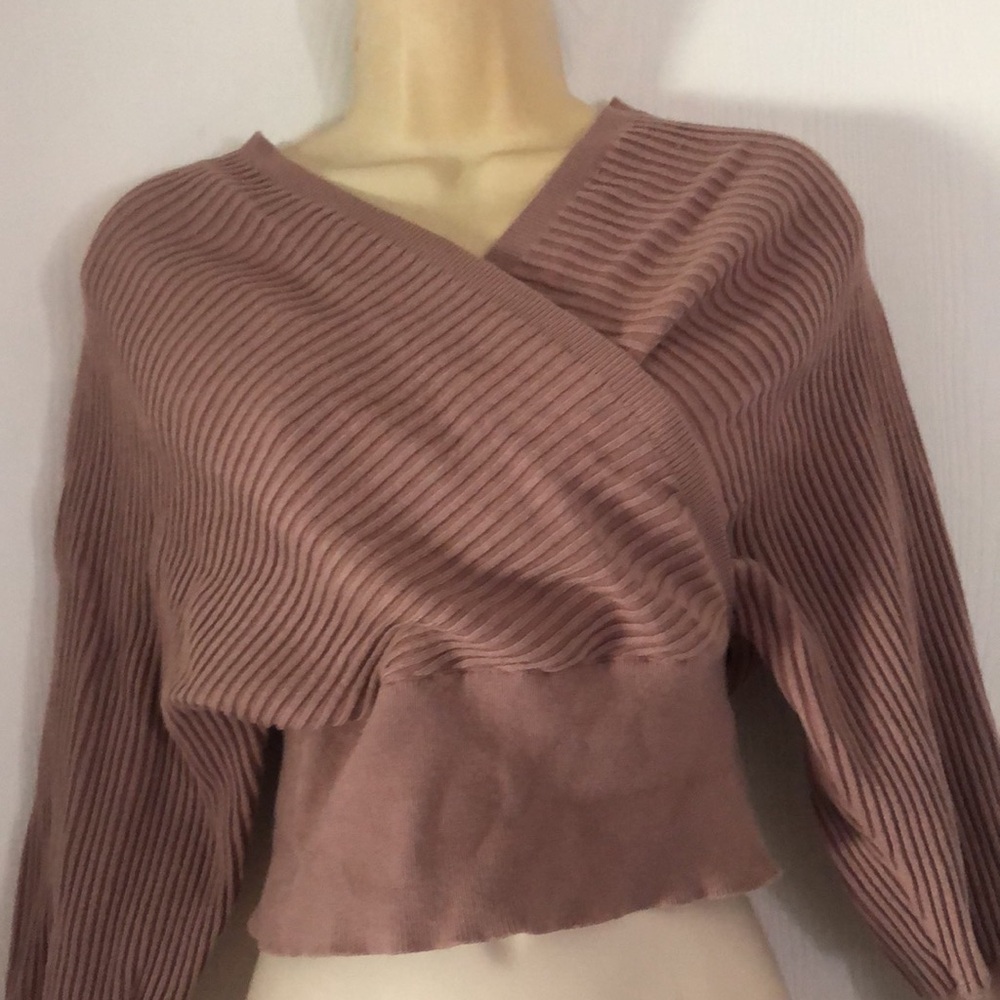 Woman’s ribbed fall crisscrossed cropped mauve bodycon ribbed top